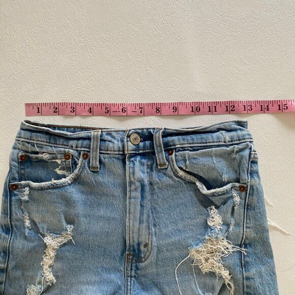 Abercrombie & Fitch High Rise Mom Shorts 26 / 2 Distressed Denim Cutoff Light Wa - Picture 4 of 10